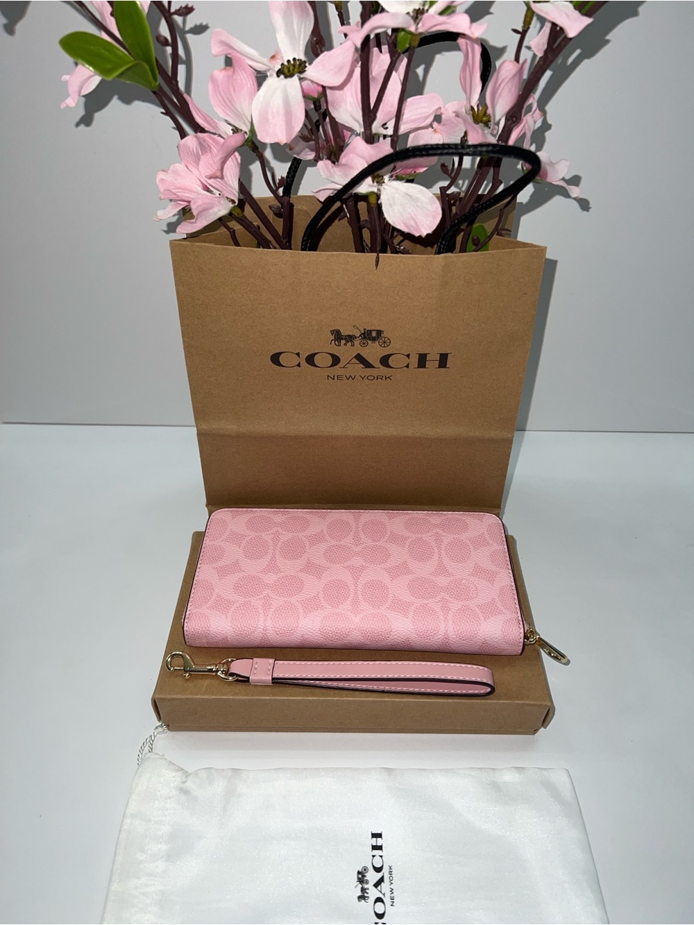 NWT Coach Long Zip Around Wallet in Powder Pink Signature Canvas - Picture 2 of 8
